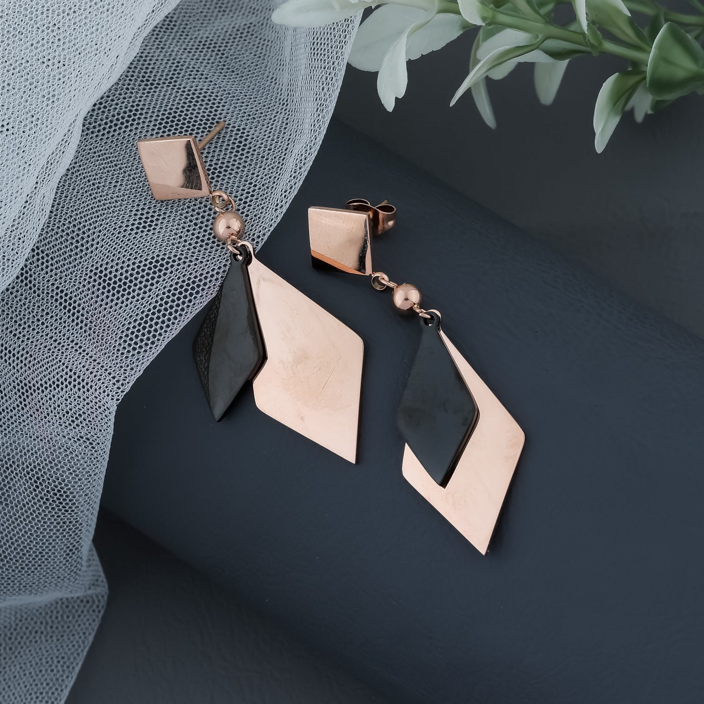 Geometric Elegance Dangle Earrings for Daily Use